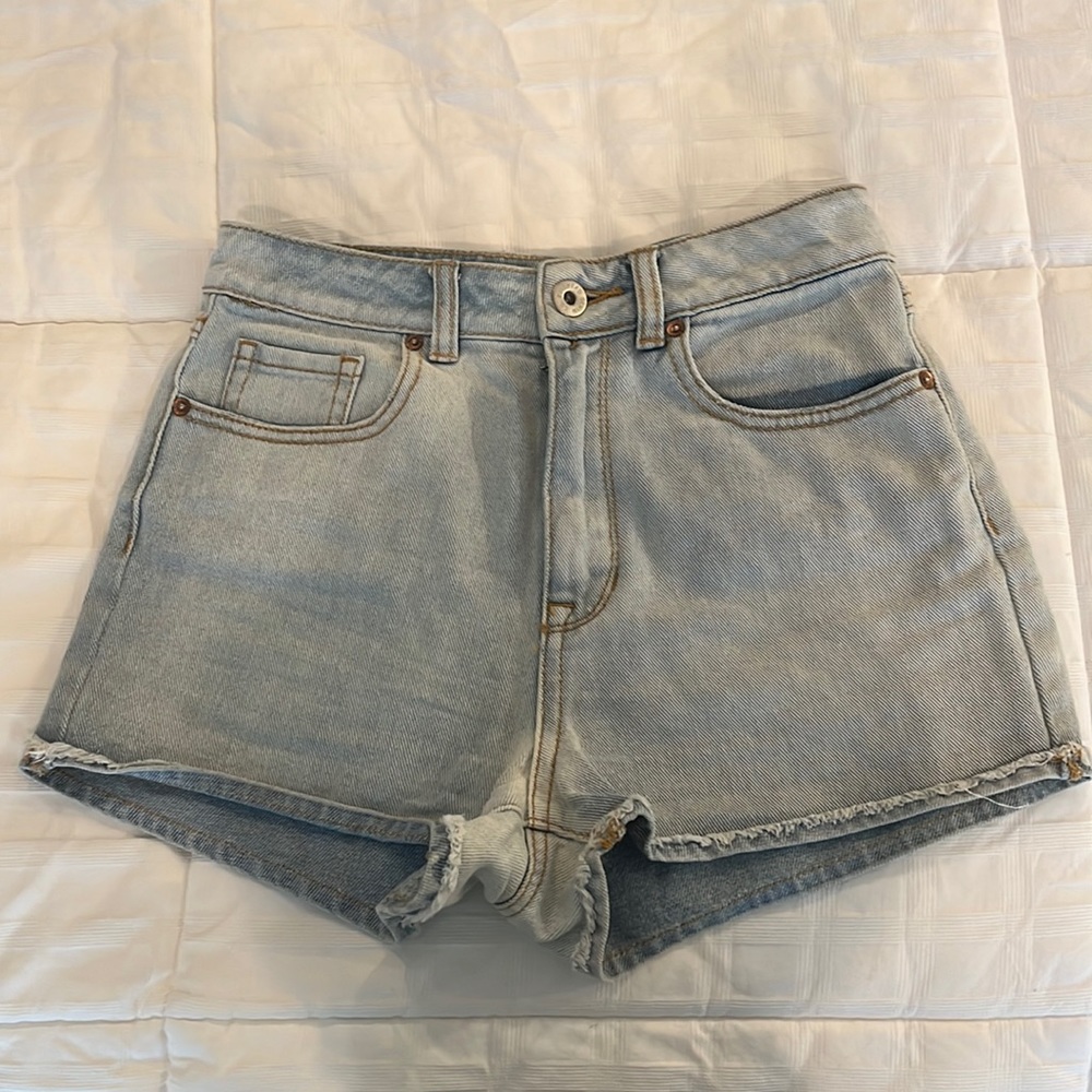 Bullhead Denim Co. Light Wash Mom Shorts